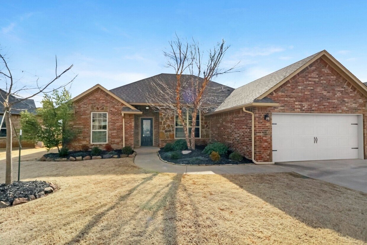 Beautiful 3 bed+office, 2 bath, 2 car Home located in The Grove - Beautiful 3 bed+office, 2 bath, 2 car Home located in The Grove