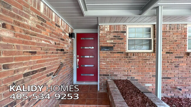 Building Photo - 702 Amity Ln