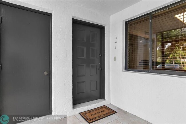 Building Photo - 296 Racquet Club Rd