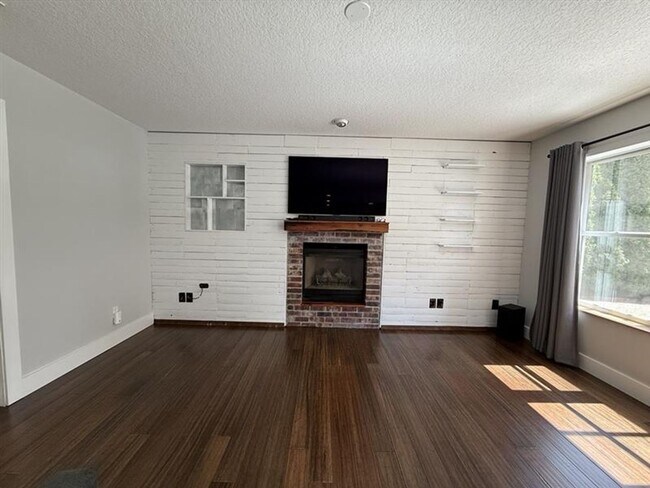 Building Photo - 5346 NW Wickiup Way