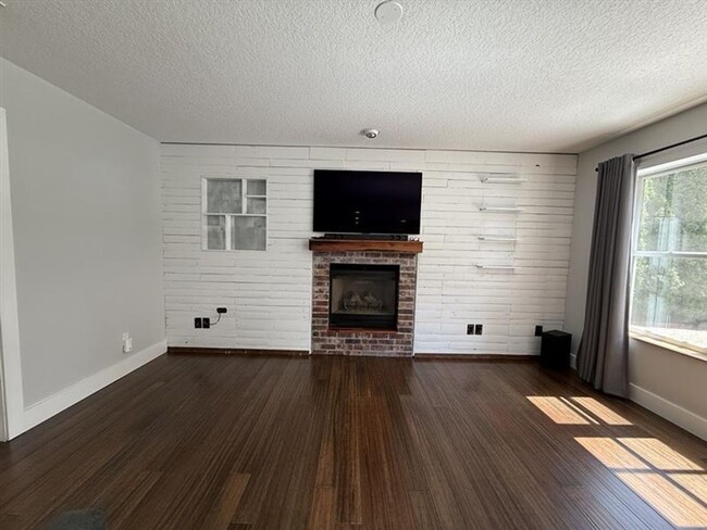 Foto del edificio - 5346 NW Wickiup Way