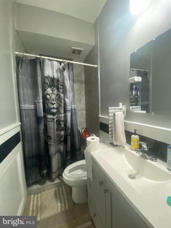 Building Photo - 1717 Fontain St