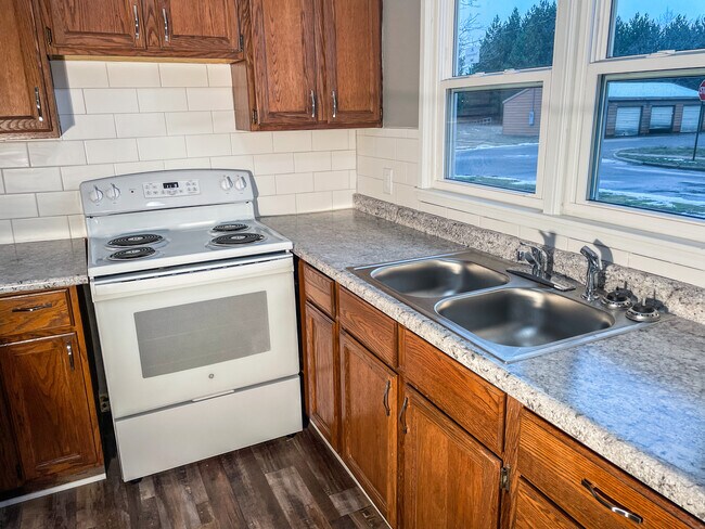 Building Photo - 175 Warrior St