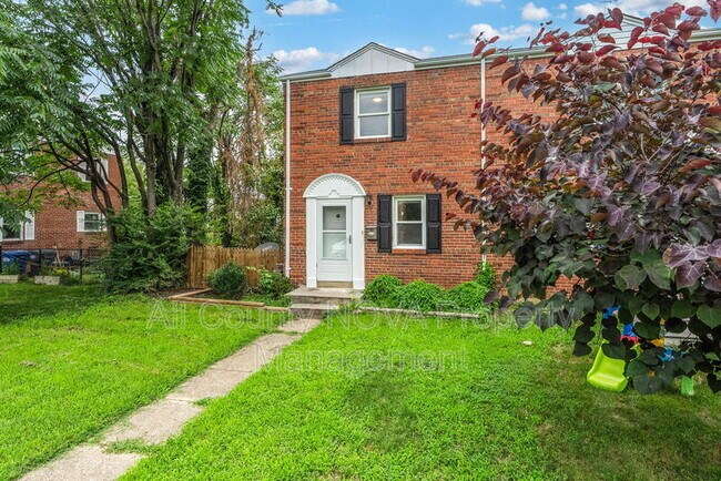 Foto del edificio - 2236 Farrington Ave