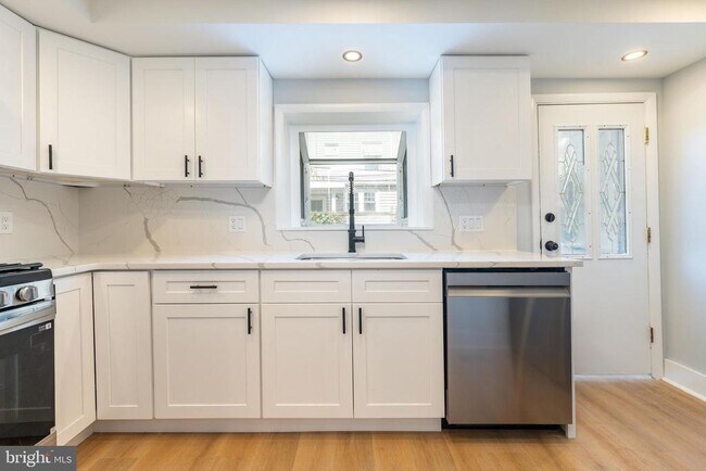 Foto del edificio - 3120 Tilton St