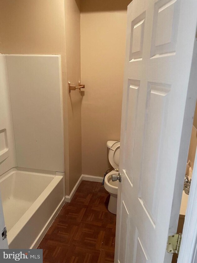 Primary Photo - 2426 N 33rd St