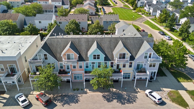 Building Photo - 1673 Town Center St