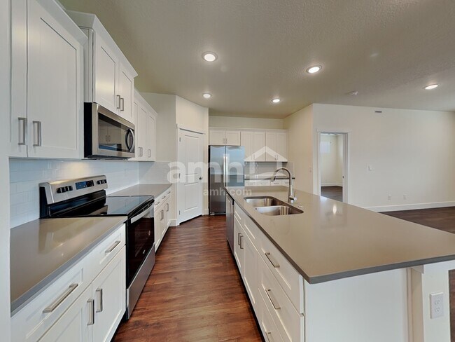 Foto del edificio - 2990 N Vigo Ave