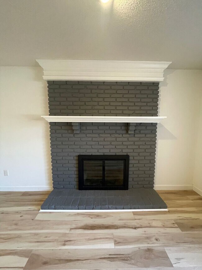Building Photo - 104 Green Meadows Dr.