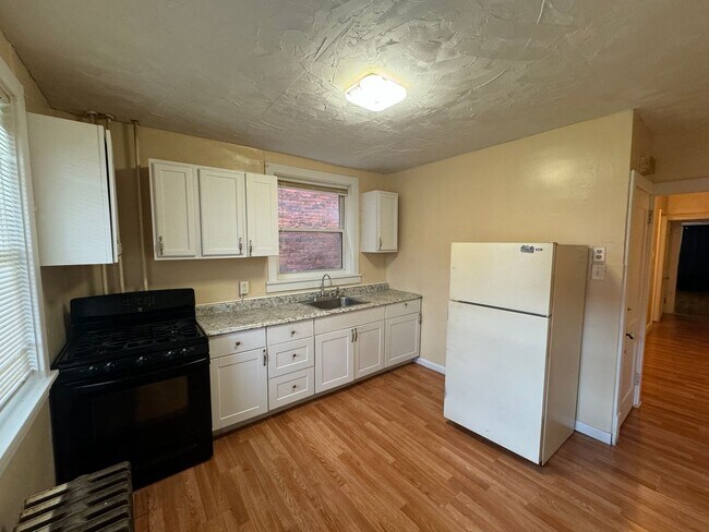 Building Photo - 3 Bedroom Single Family Home in Harrisburg!