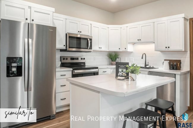 Foto del edificio - Modern & Spacious 3-Bedroom Townhome on Sioux Falls’ West Side