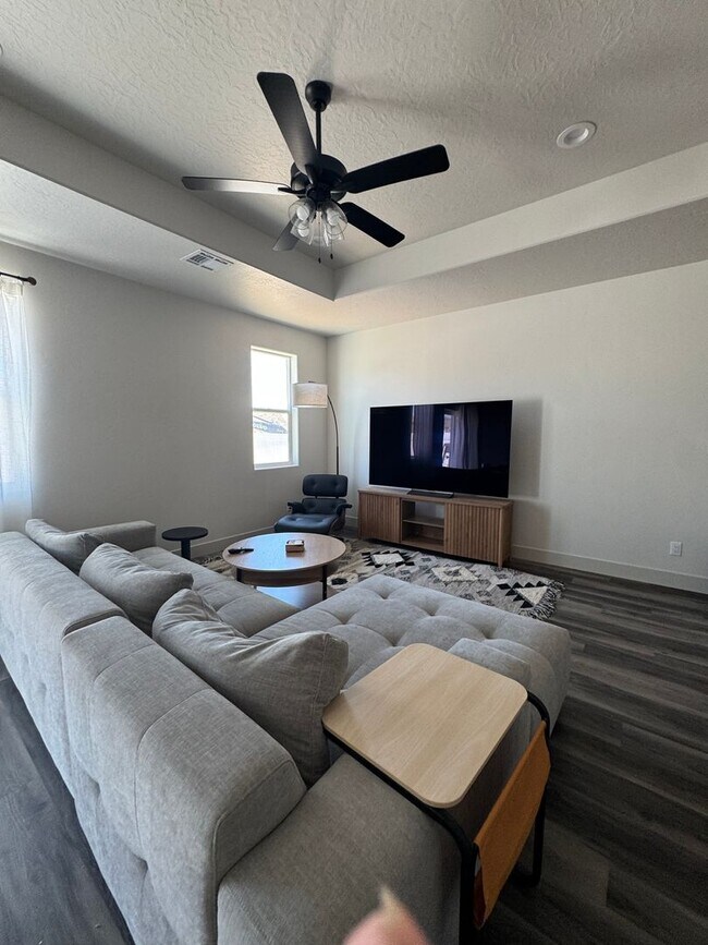 Foto del edificio - Beautiful Furnished New Build For Rent In Elko!