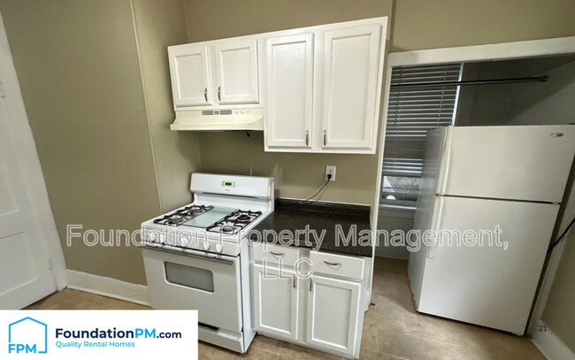 Foto del edificio - 1758 Lawrence Ave