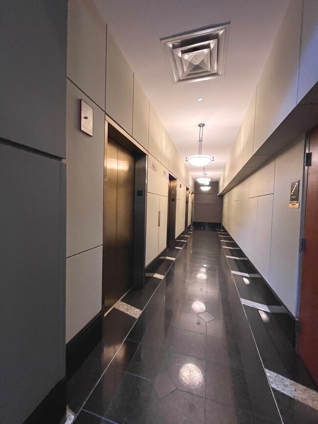 Building Photo - 345 N Lasalle Dr