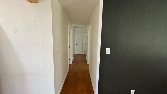 Foto del edificio - 1787 Pinon Ave