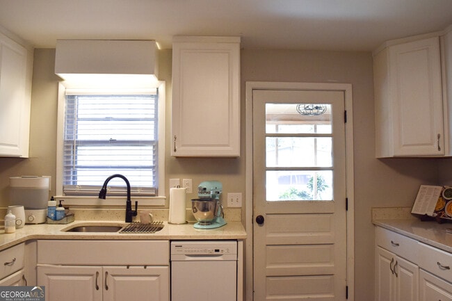 Building Photo - 1021 Old Bishop Rd