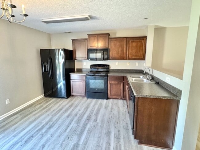 Building Photo - AddisonParkCove1718