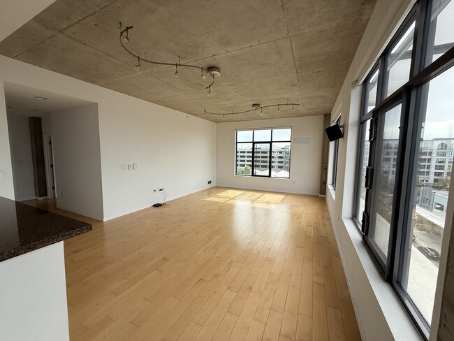 Building Photo - 288 3rd St