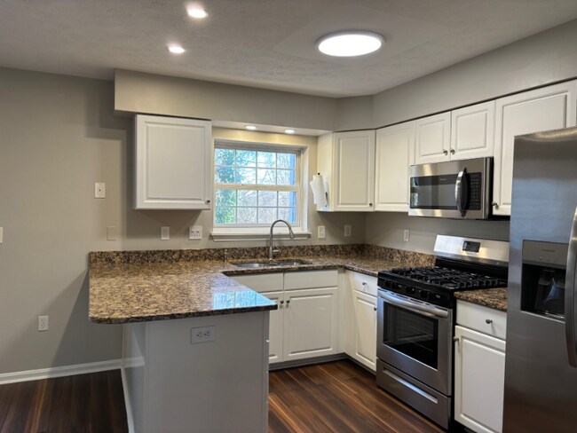 Building Photo - 1331 Farley Ct S