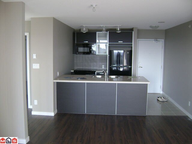 Photo du bâtiment - 9981-9981 Whalley Blvd