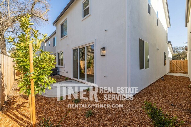 Foto del edificio - 8935 Fair Oaks Blvd