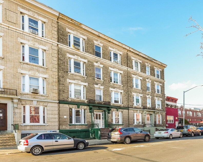 Building Photo - 1049 Kelly St