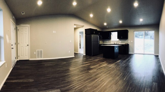 Foto del edificio - 5814 Summerland Dr