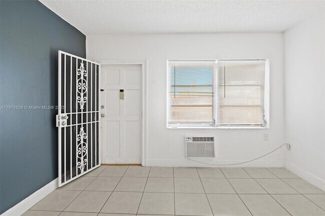 Foto del edificio - 3571 SW 10th St