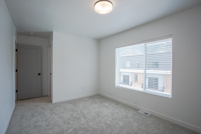 Primary Bedroom - 493 W 620 N