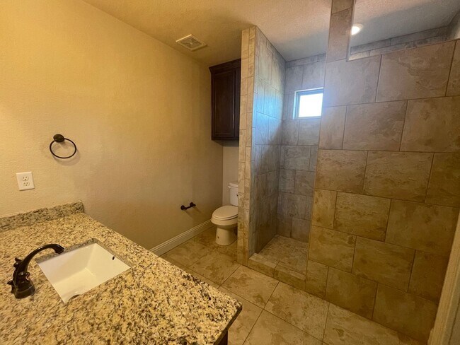 Foto del edificio - 3/2.5 Townhome w/ STUNNING Open Floor Plan...