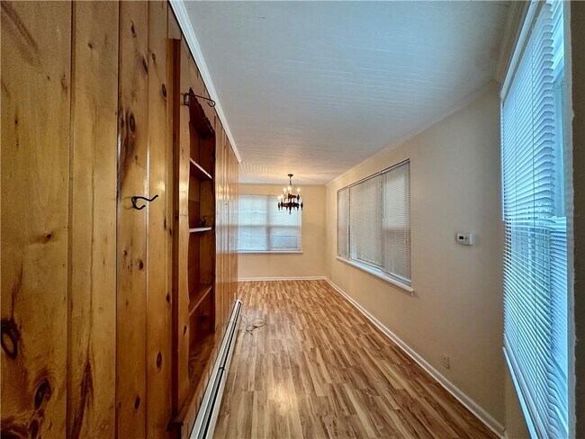 Building Photo - 28 Ten Eyck St