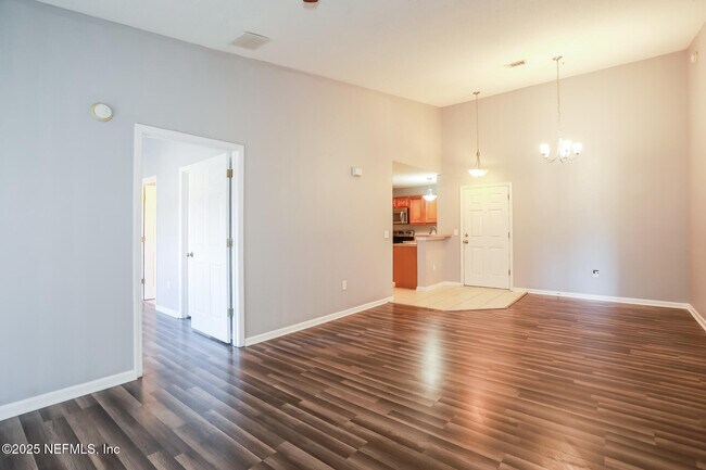 Foto del edificio - 6860 Skaff Ave