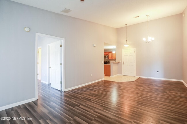 Building Photo - 6860 Skaff Ave