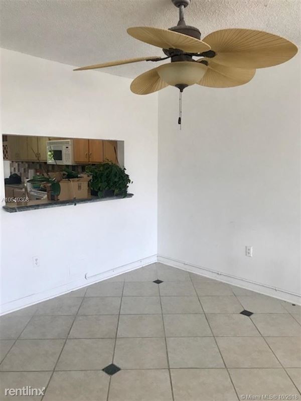 Foto del edificio - 2370 NE 135th St Apt 305
