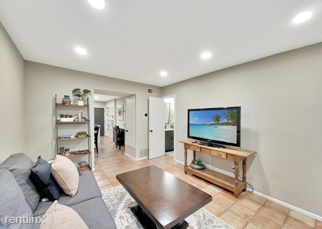 Building Photo - 1 br, 1 bath Condo - 222 W Craig Pl