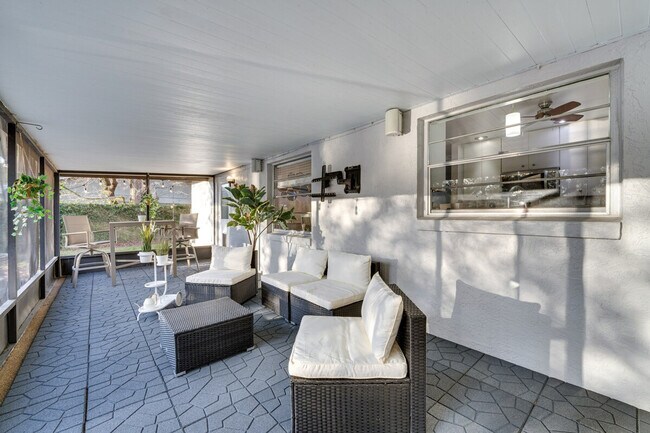 Foto del edificio - 8644 Sandberry Blvd