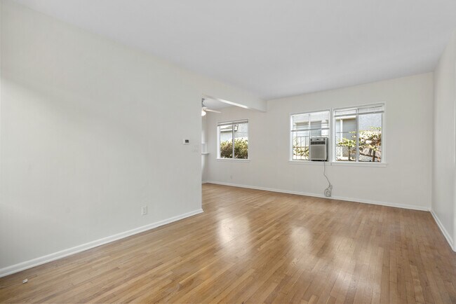 Foto del edificio - 4820 Inglewood Blvd