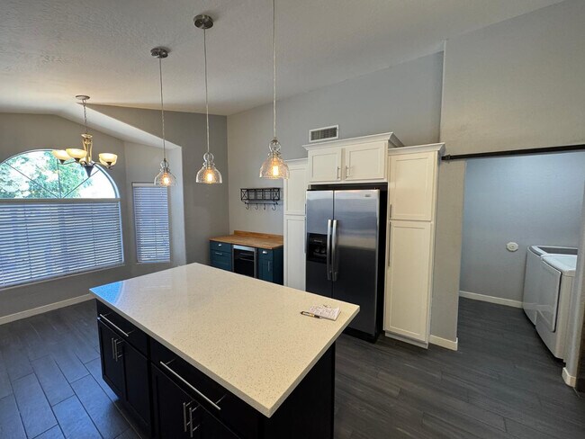 Foto del edificio - 24 S Willow Creek St