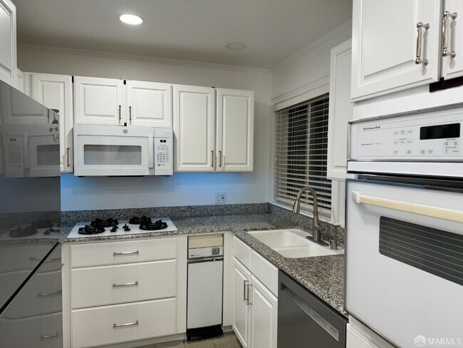 Foto del edificio - 2228 Beach St