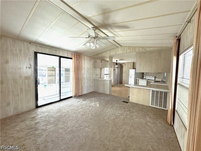 Foto del edificio - 280 Flame Ln