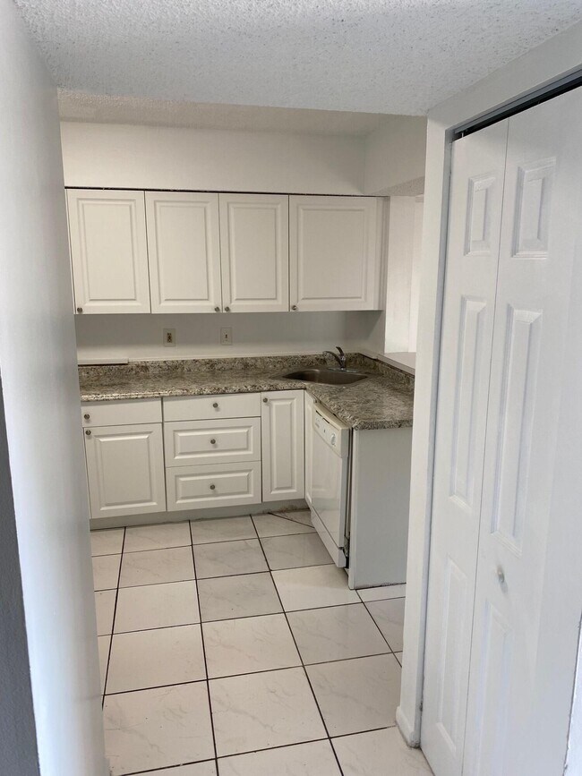 Foto del edificio - 11405 NW 35th St