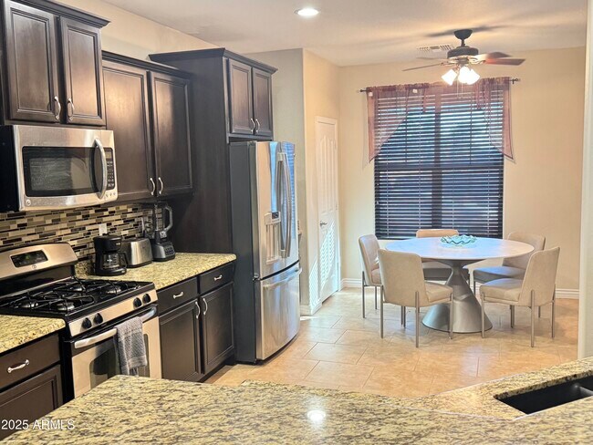 Foto del edificio - 18616 W Illini St