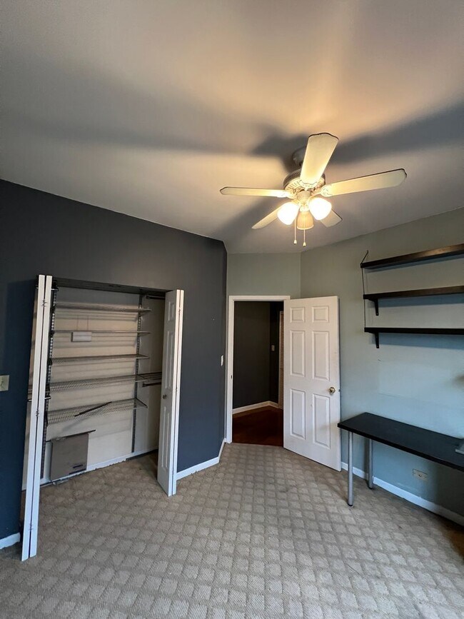 Building Photo - Washington Park condo available NOW!