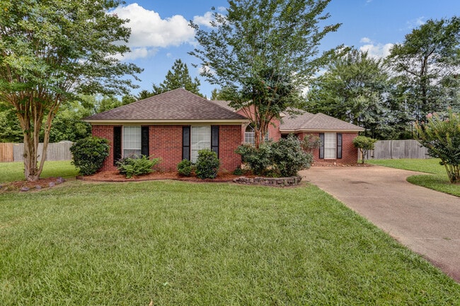 Building Photo - 170 Oak Grove Dr