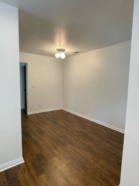 Dining Room - 948 E Edgeware Rd