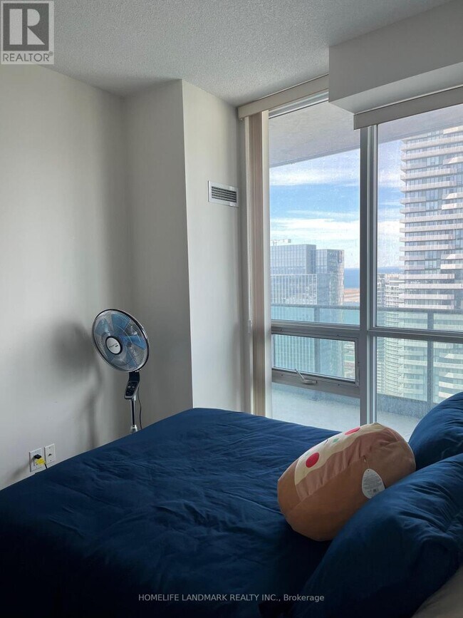 Photo du bâtiment - 33 Bay St.