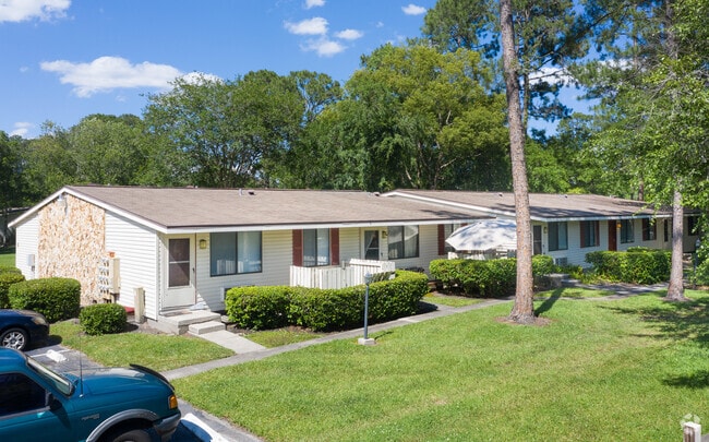 Edificio - Summer Glen ~ Boutique Cottage Style Living Meets Hassle Free Leasing