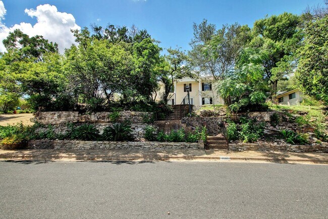 Building Photo - Northwest Hills 5 Bed Home!