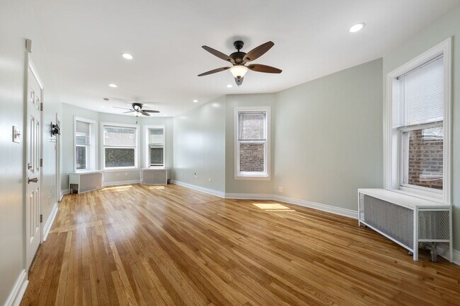 Building Photo - 2324 N Harding Ave