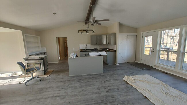Building Photo - 70 Lakeside Loop N